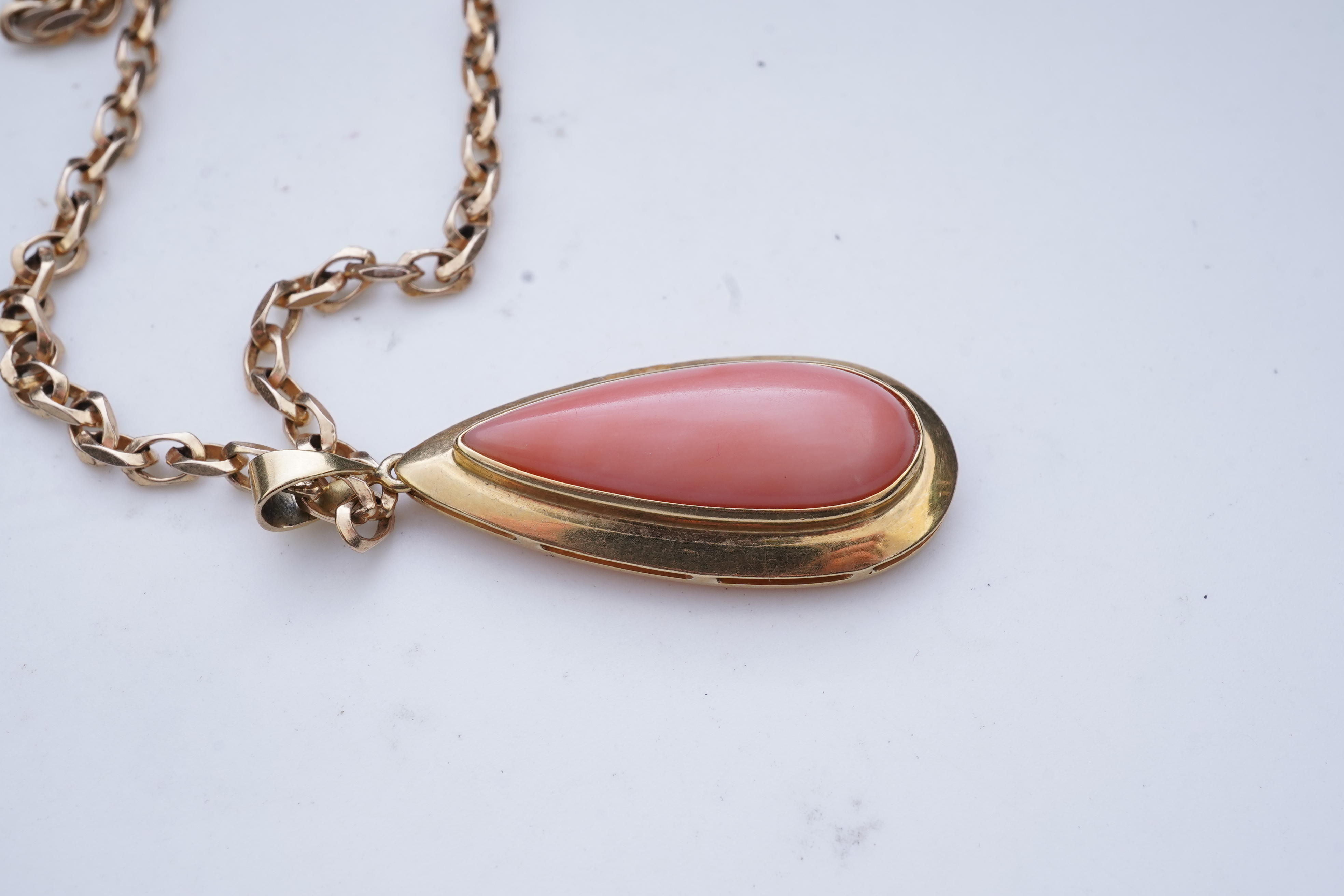 A coral pendant necklace
